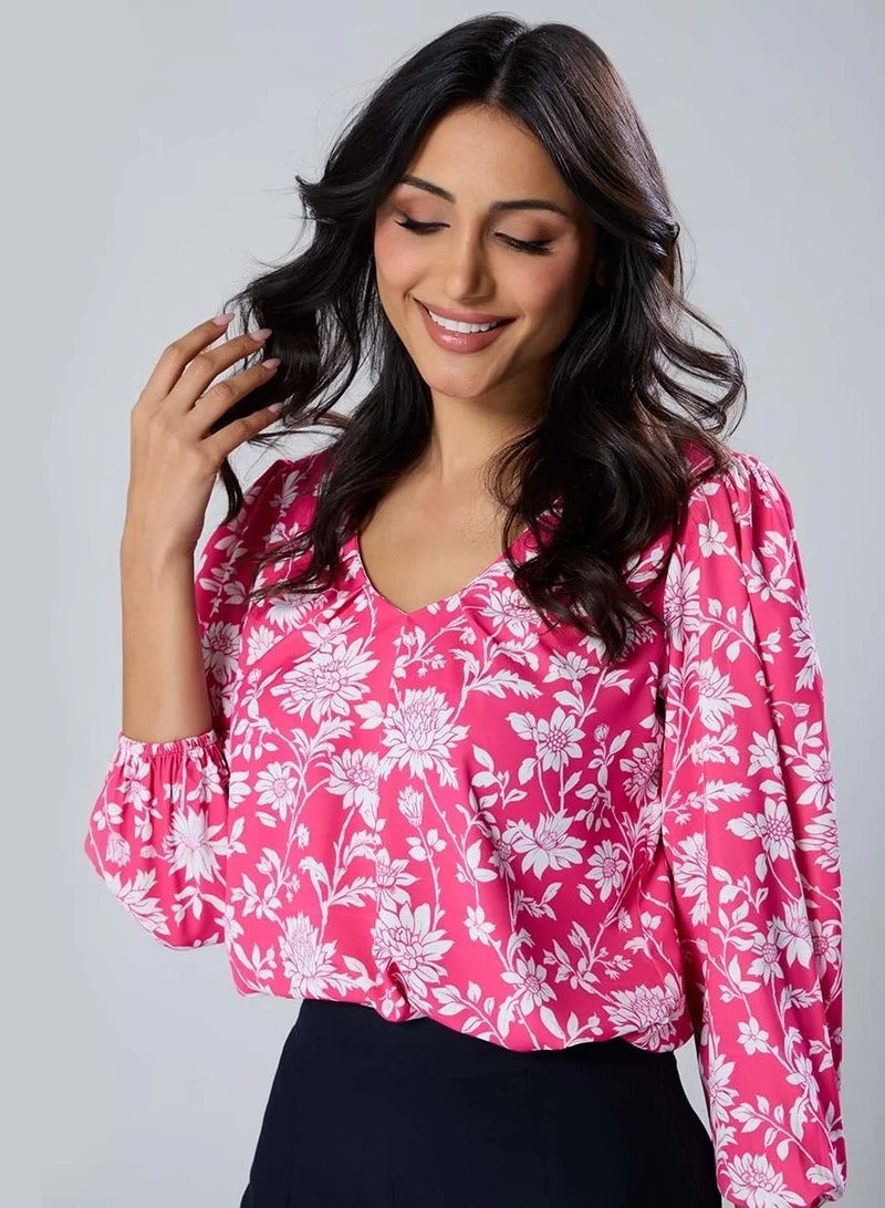 زجزاج بلوزة وردية بأكمام طويلة وطبعة على شكل حرف